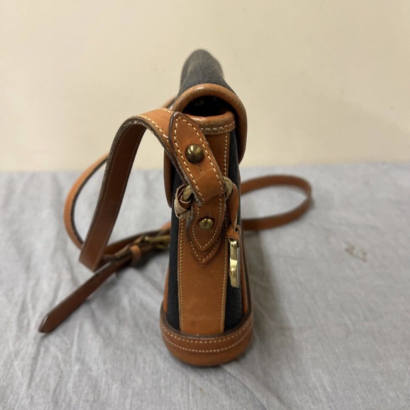 Vintage Dooney & Bourke Black All Weather Leather Crossbody Bag Purse FS Charity - Picture 4 of 13